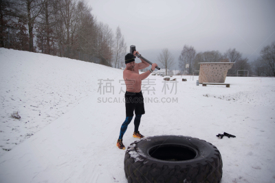 轮胎秋千,锤子,大锤,男人,拖拉机,健身房,挽回时间,水平画幅,人,举重训练
