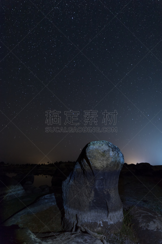 夜晚,垂直画幅,纪念碑,水,天空,美,星系,花岗石的,星星,无人