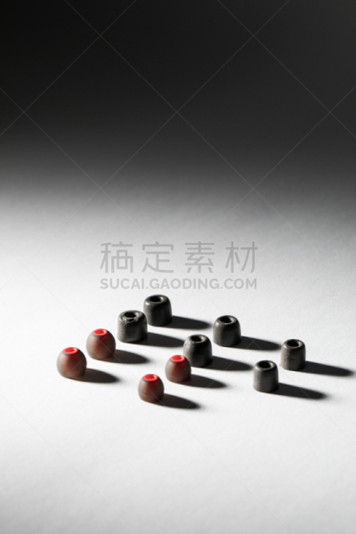 耳机,白色背景,人的耳朵,随身导游,耳道,入耳式耳机,演说家,浴室,电缆,垂直画幅