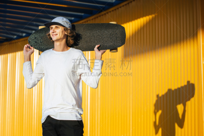 户外,青年人,男孩,青少年,半身像,休闲活动,水平画幅,夏天,阴影,滑长板