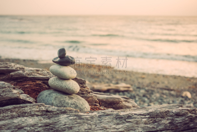 因纽石刻,石堆纪念碑,浮木,海滩,西北特雷托里,努勒维特地区,加拿大文明,纪念碑,禅宗,水平画幅