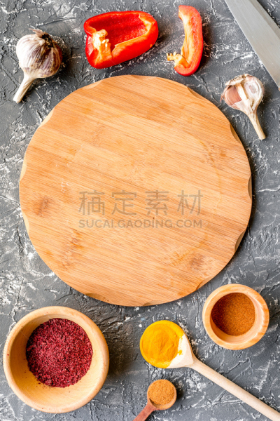 专业人员,商业厨房,灰色背景,香料,都市风景,垂直画幅,灰色,桌子,工作场所,正上方视角