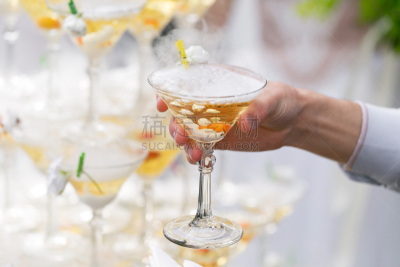 特写,玻璃杯,提举,人,香槟金字塔,甘草糖,马提尼,结婚宴会,正餐宴会,喷泉