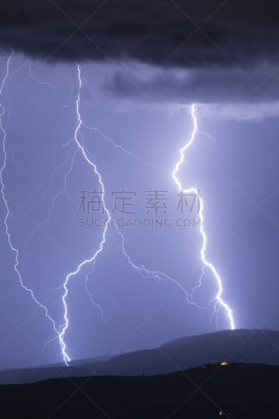 保龄球全中,在上面,垂直画幅,水,暴风雨,能源,夜晚,夏天,气候与心情,电源
