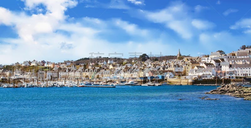 Vue du port et du front de mer de Tréboul, Douarnenez, Finistère, Bretagne, France