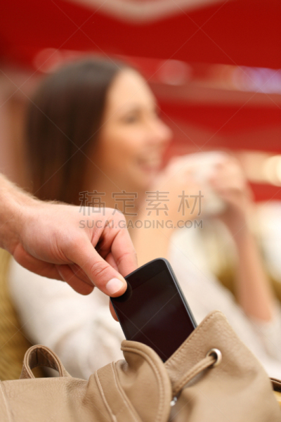 盗贼,女人,手机,商店扒手,掏包,粗心的,垂直画幅,青少年,电话机,特写