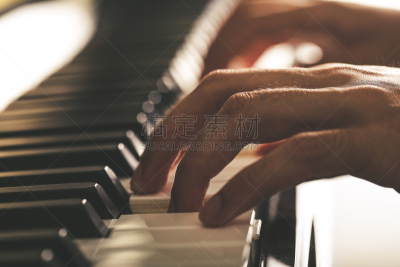 钢琴师,特写,独奏演员,Johann Sebastian Bach,作曲家,钢琴,莫扎特,古典音乐人,三角钢琴,弹奏