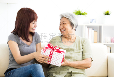 礼物,祖母,幸福,青年女人,生日礼物,半身像,女儿,露齿笑,亚洲人,惊奇