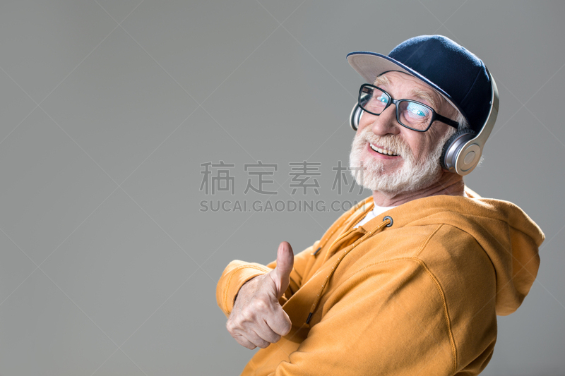 男性,老年人,幸福,音乐,休闲活动,衰老过程,古老的,仅男人,仅成年人,眼镜