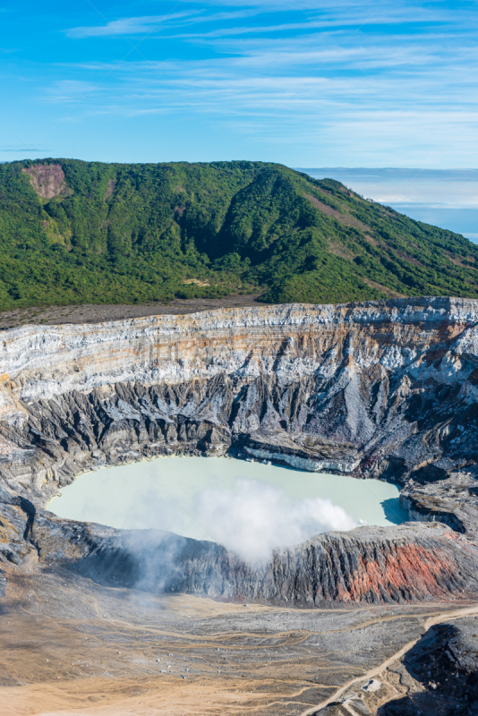 波阿斯火山,哥斯达黎加,火山,喷气孔,陨石坑,热带音乐,垂直画幅,水,天空,透过窗户往外看