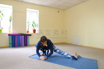 热,女孩,宽的,欧洲,住宅房间,暗色,皮拉托之家,水平画幅,紧身裤,健身球