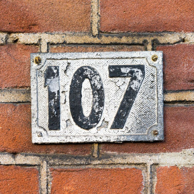 100岁以上,数字,房屋,家庭住址,数字0,数字7,风化的,墙,银色,装饰