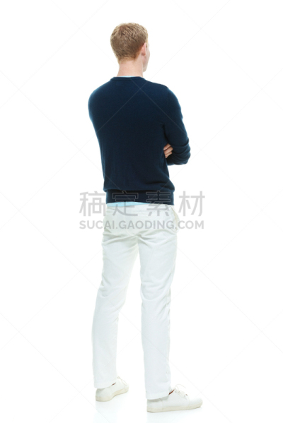 背面视角,休闲装,双臂交叉,男人,高个子,垂直画幅,白人,男性,仅男人,不看镜头