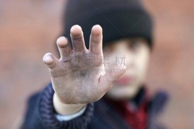 男孩,小的,热情,注视镜头,青少年,青春期,悲痛,水平画幅,绝望