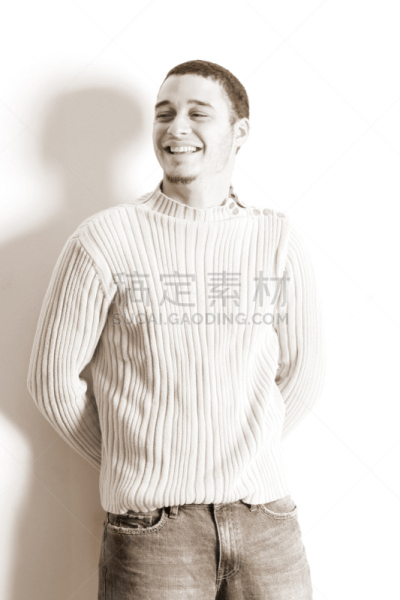 青年男人,幸福,毛衣,白色,soul patch,山羊胡,垂直画幅,白人,男性,仅男人
