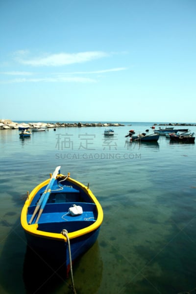等,比赛小划艇,双桨式划水,垂直画幅,水,天空,桨,无人,夏天,海岸地形