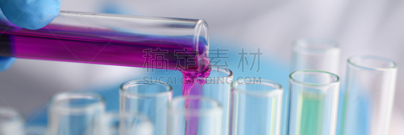 化学家,玻璃杯,男性,拿着,试管,举起手,装管,科学实验,家庭生活,实验室