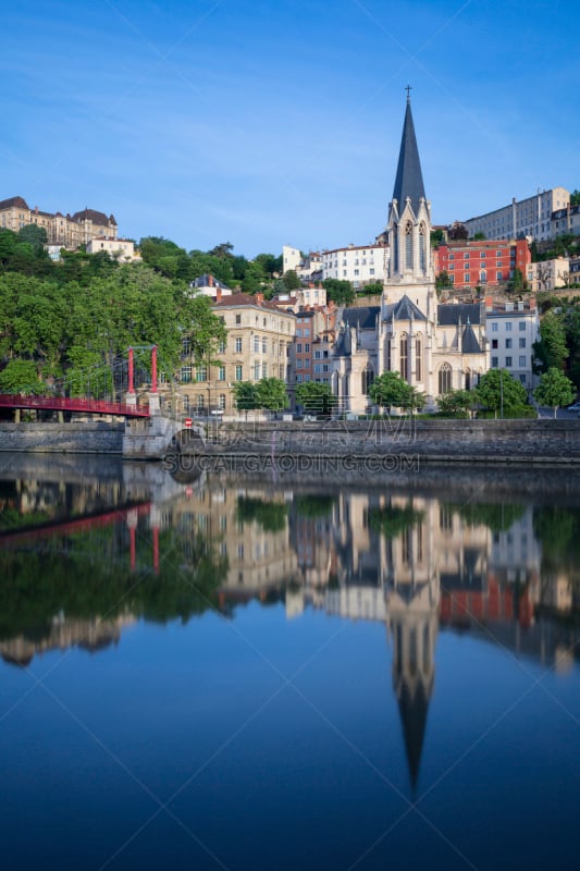 Vertical view of Saint-Georges church