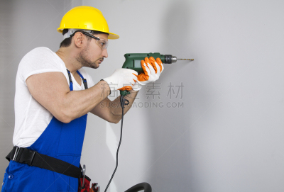 墙,钻孔机,青年男人,洞,建筑承包商,水平画幅,制服,白人,安全帽,男性