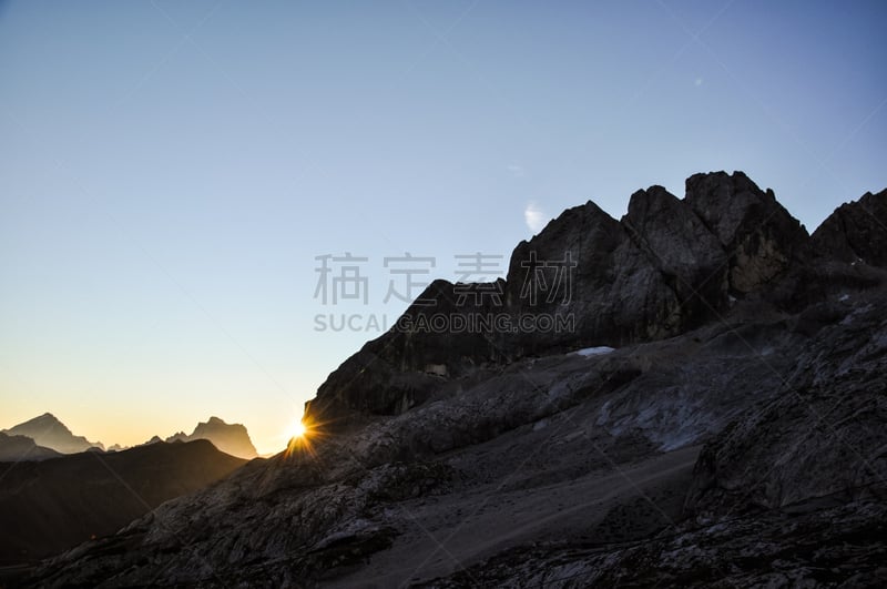 山,多洛米蒂山脉,意大利,徒步旅行,正下方视角,裴尔莫山,马尔莫拉达峰,上阿迪杰,天空,宁静