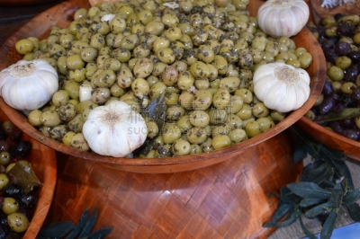 橄榄,推拉镜头,碗,少量人群,饮食,桌子,水平画幅,树液,开胃品,膳食