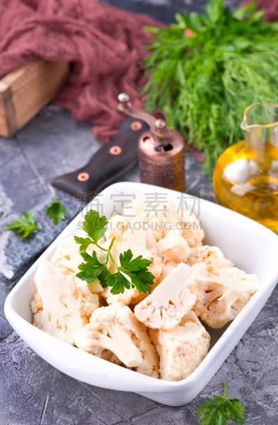 花椰菜,生食,动物的顶撞行为,垂直画幅,膳食,西红柿,肉,俄罗斯,植物,晚餐