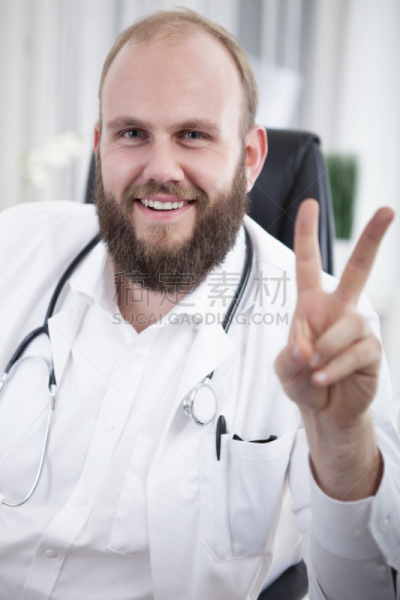 手指,电气火车,垂直画幅,络腮胡子,手势语,仅男人,仅成年人,信心,听诊器,医疗用品