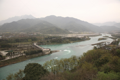 Min river and Dujiangyan (都江堰) irrigation system, Sichuan, China