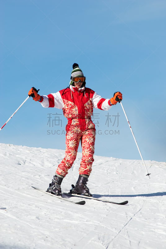 女孩,滑雪雪橇,红色,幸福,爽身粉,垂直画幅,度假胜地,休闲活动,山,雪