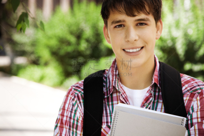 幸福,大学,螺旋记事本,青少年,水平画幅,夏天,学校,彩色图片,衬衫,男孩