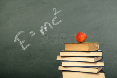 重返校园,黑板,化妆舞会服,爱因斯坦,等号,节目主持人,英文字母e,蛇果,小学,精装书