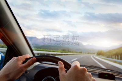 汽车,车轮,仪表板,司机,计程表,风景,安全的,路,正面视角,方向盘