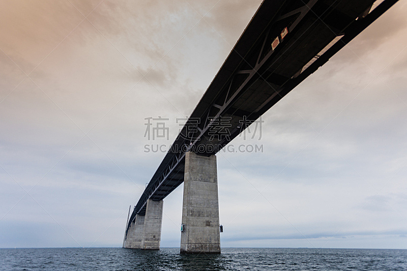 瑞典,丹麦,厄勒大桥,在之间,水,天空,厄勒,水平画幅,建筑,无人