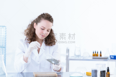 医学样本,女人,水平画幅,装管,化学家,科学实验,制服,生物化学,白人,实验室