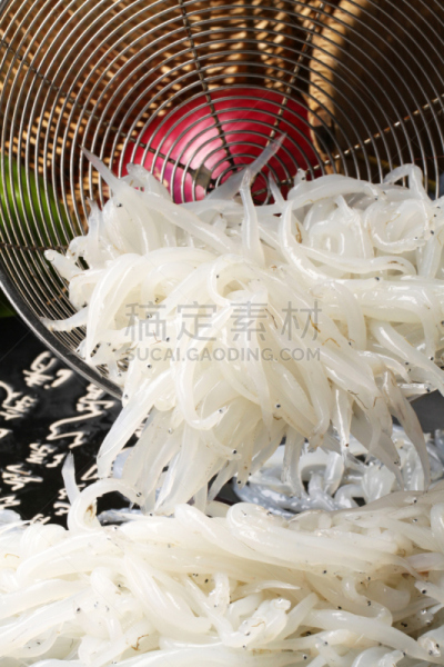 煮食,银鱼,垂直画幅,小的,无人,日本,海产,黑色,即食食品,白色