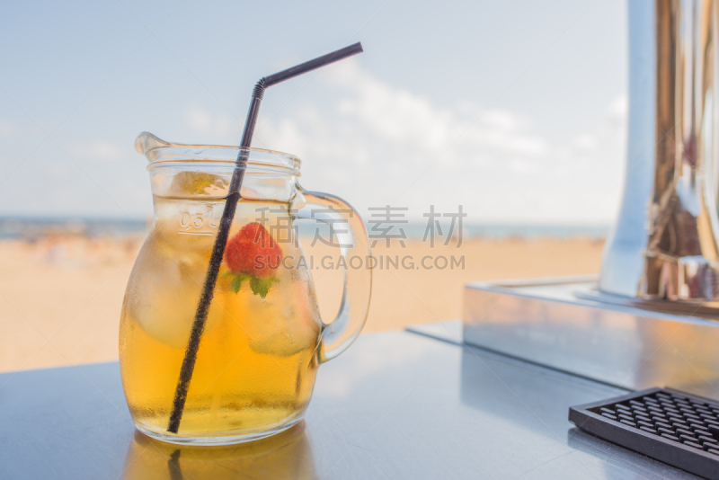 海滩,桑格利亚鸡尾酒,白色,正面视角,水,天空,水平画幅,高视角,云,沙子