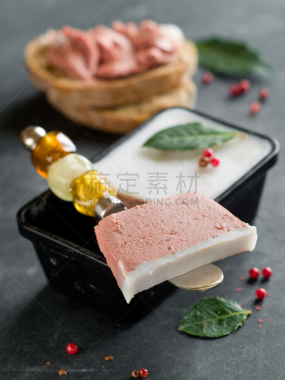 肝脏,鹅肉,馅饼,鸭子,动物消化系统,克洛斯蒂尼面包,鸭子肉,动物内脏,月桂树叶,垂直画幅