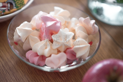 蛋白饼糕,粉色,白色,冰淇淋,薄烤饼,乳酪蛋糕,布朗尼,奶泡,生日,奶油蛋糕