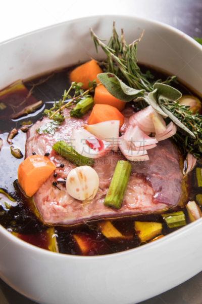 肉,烤牛肉,垂直画幅,罐焖牛肉,烤的,食品,图像,瑞士,红肉,炖食