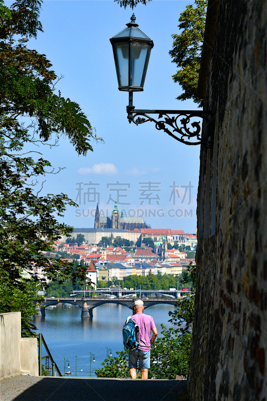 伏尔塔瓦河,布拉格,捷克,城市生活,一个人,夏天,户外,天空,旅行者