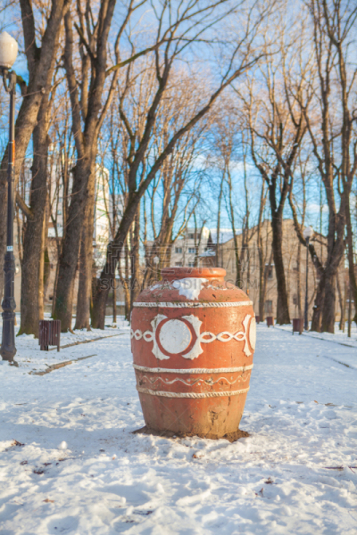 华丽的,垂直画幅,脚印,粘土,寒冷,雪,行人,户外,桶,城市