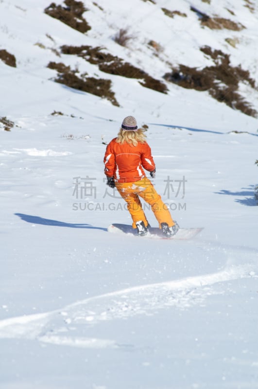 雪板,橙色,速降滑雪,女孩,垂直画幅,天空,度假胜地,雪,人群,套装