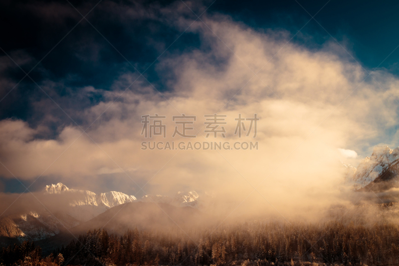 冬天,雾,白昼,雪山,天空,美,水平画幅,山,鸡翼袖,雪