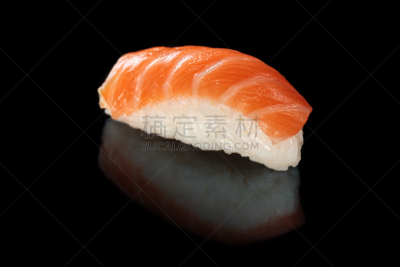 寿司,三文鱼,黑色背景,水平画幅,无人,开胃品,传统,生食,膳食,海产