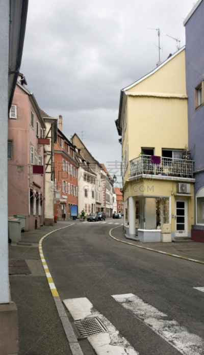 cloudy street scenery in Sélestat