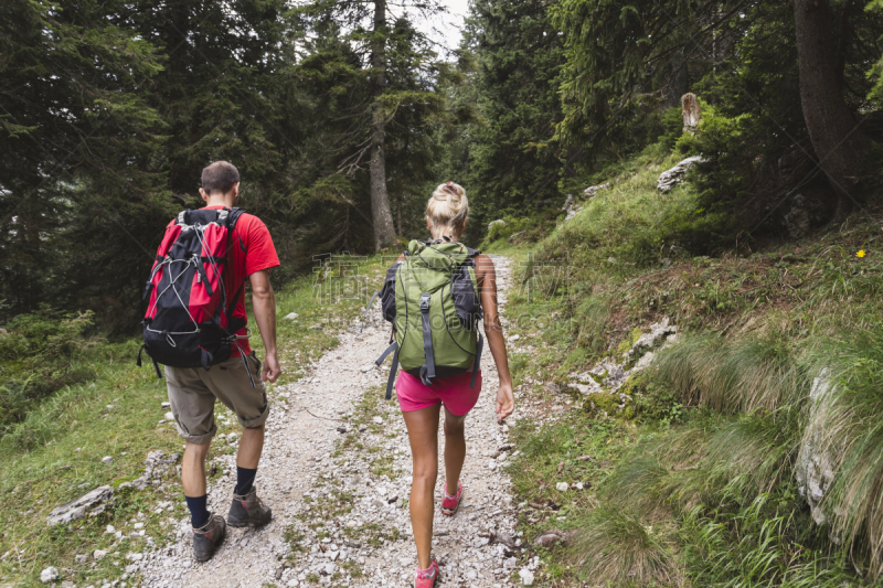 julian alps,友谊,山,森林,两个人,敏捷,休闲活动,旅行者,仅成年人,自由