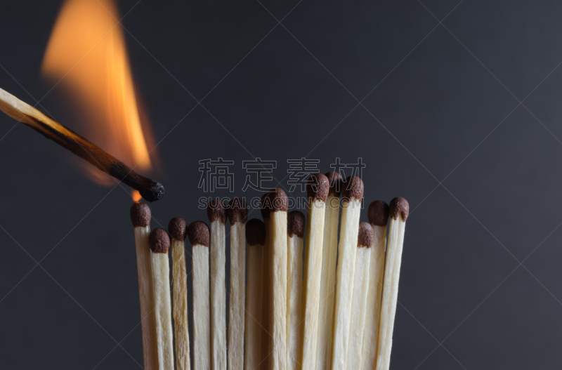 黑色背景,火柴棍,水平画幅,火柴,木制,人,易燃品,特写,哈萨克斯坦,硫磺