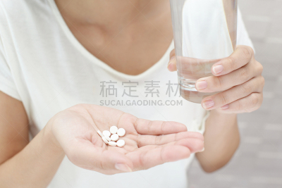 营养品,饮料,女人,冲绳县,纯净水,留白,四肢,仅成年人,日本人,青年人