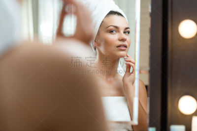 女人,皮肤,用毛巾包裹,晒黑,美,浴室,水平画幅,美人,仅成年人,青年人