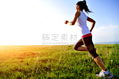 草,田地,田径运动员,慢跑,黎明,青海湖,留白,黑发,仅成年人,青年人